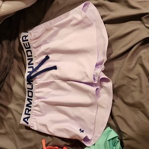 Under Armour girls 14-16 L shorts